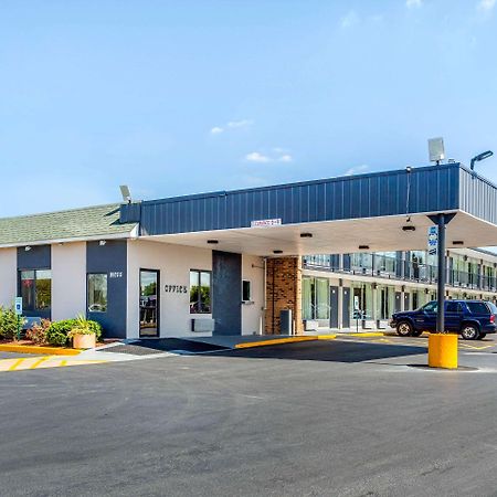 Econo Lodge Shorewood Eksteriør bilde
