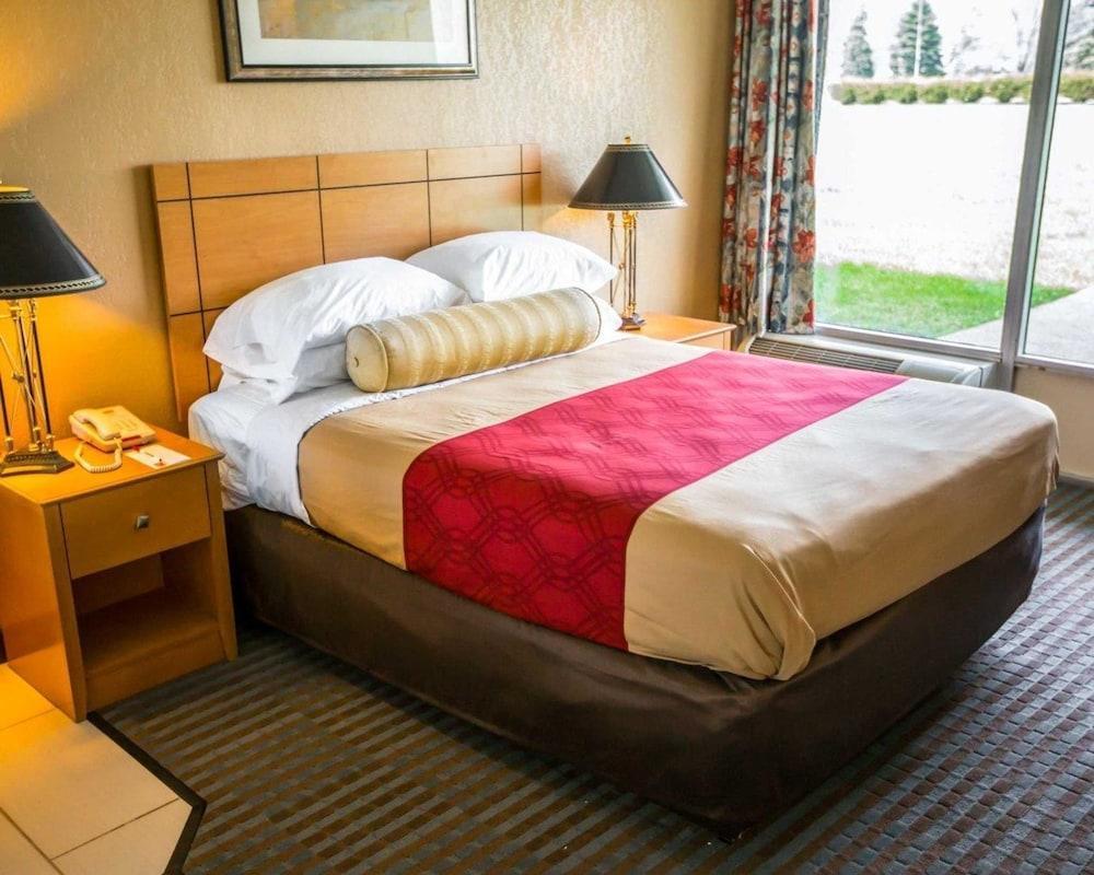 Econo Lodge Shorewood Eksteriør bilde
