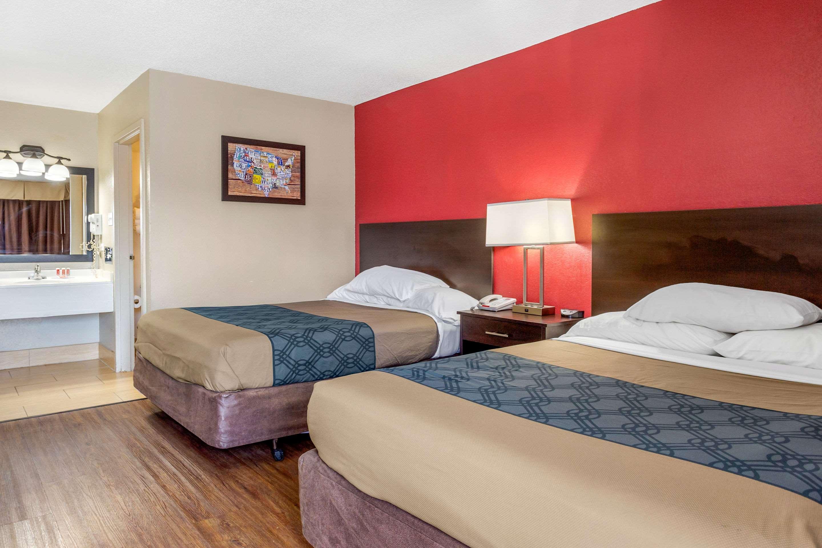Econo Lodge Shorewood Eksteriør bilde