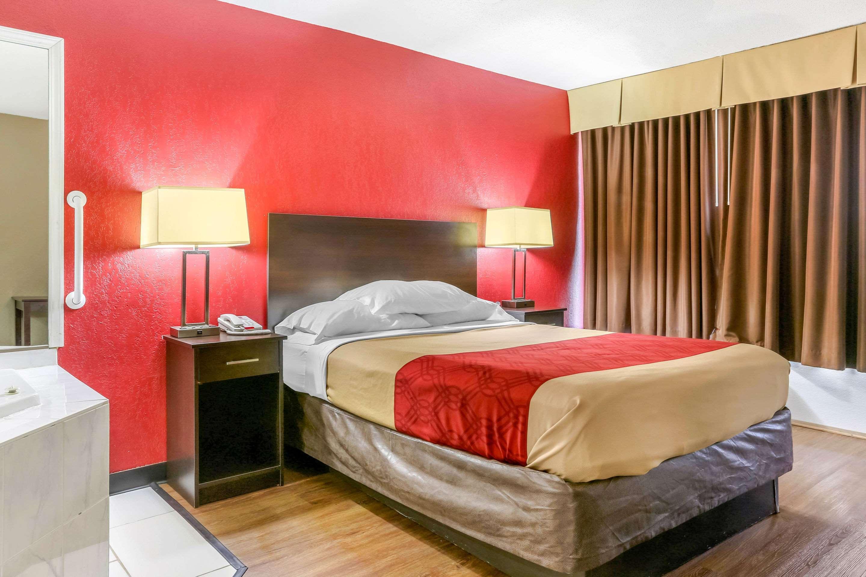 Econo Lodge Shorewood Eksteriør bilde