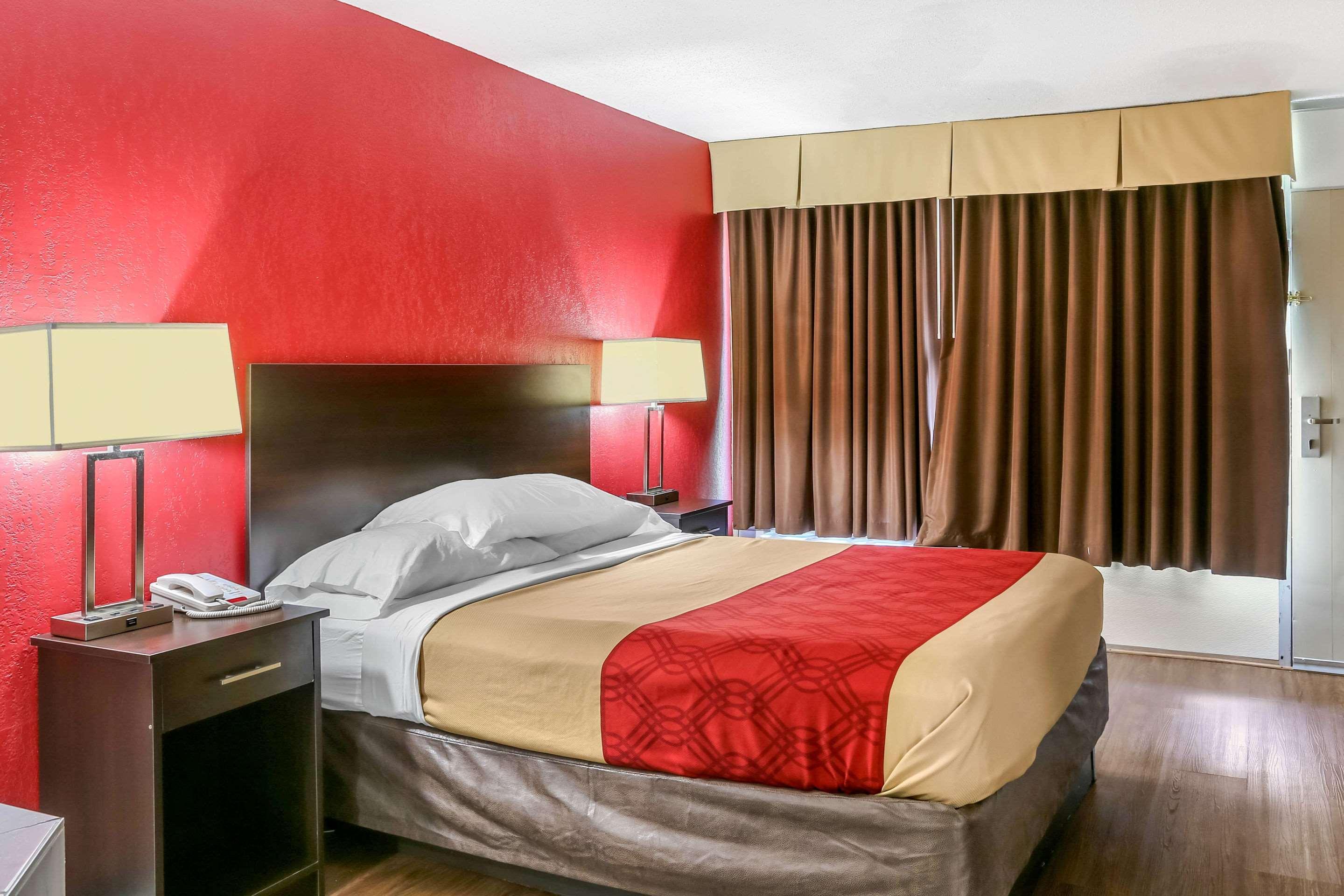Econo Lodge Shorewood Eksteriør bilde