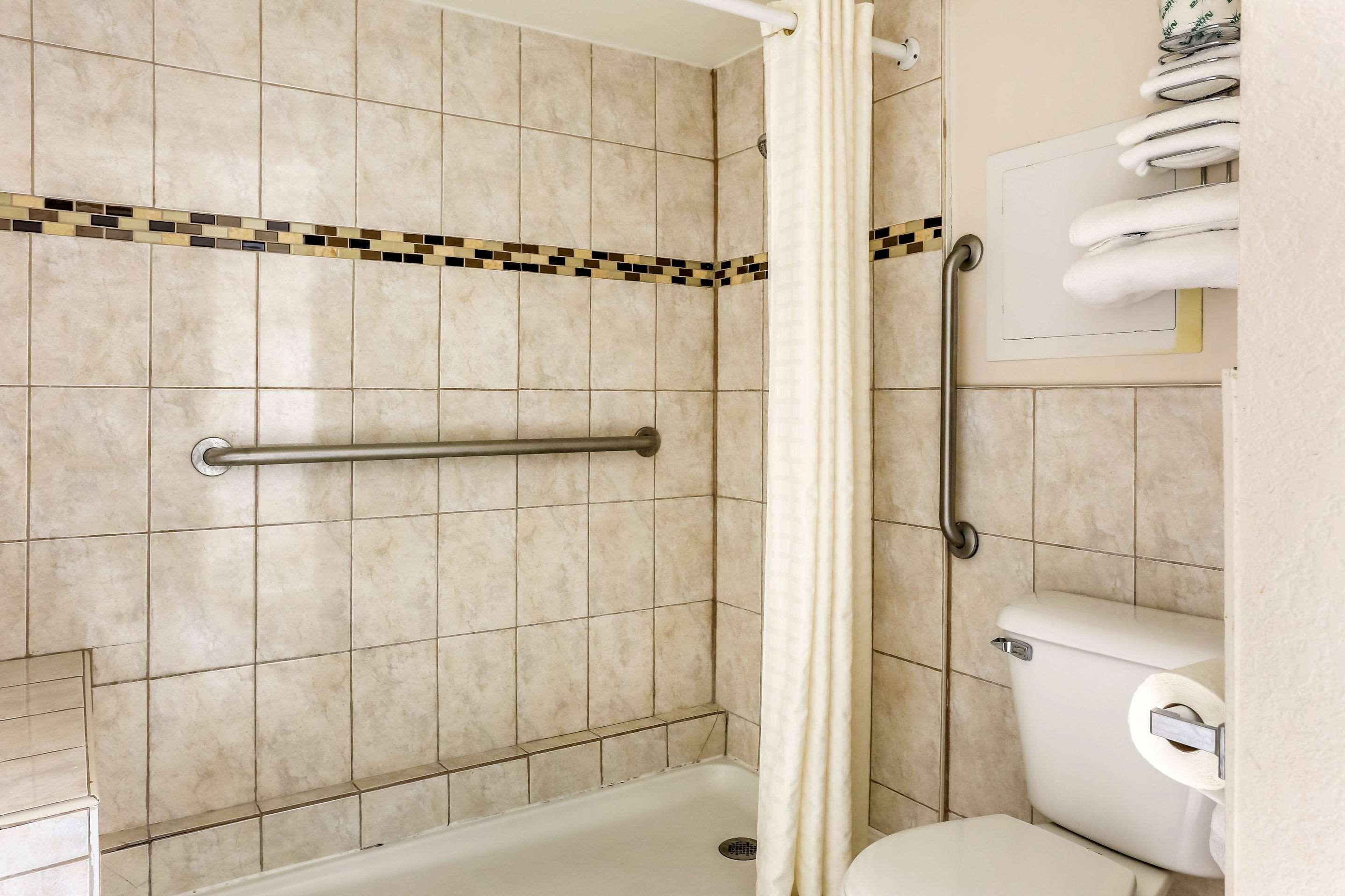 Econo Lodge Shorewood Eksteriør bilde