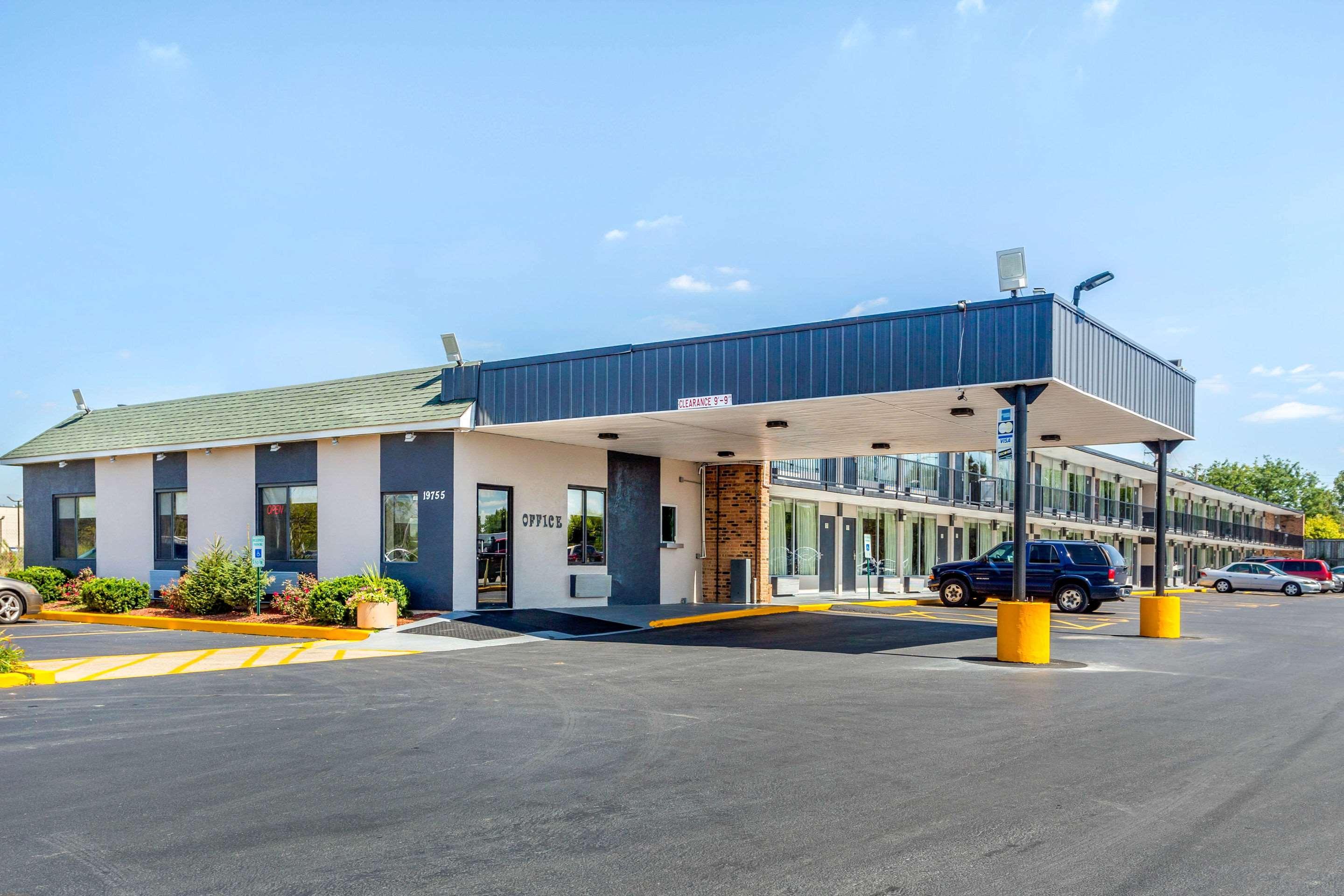 Econo Lodge Shorewood Eksteriør bilde