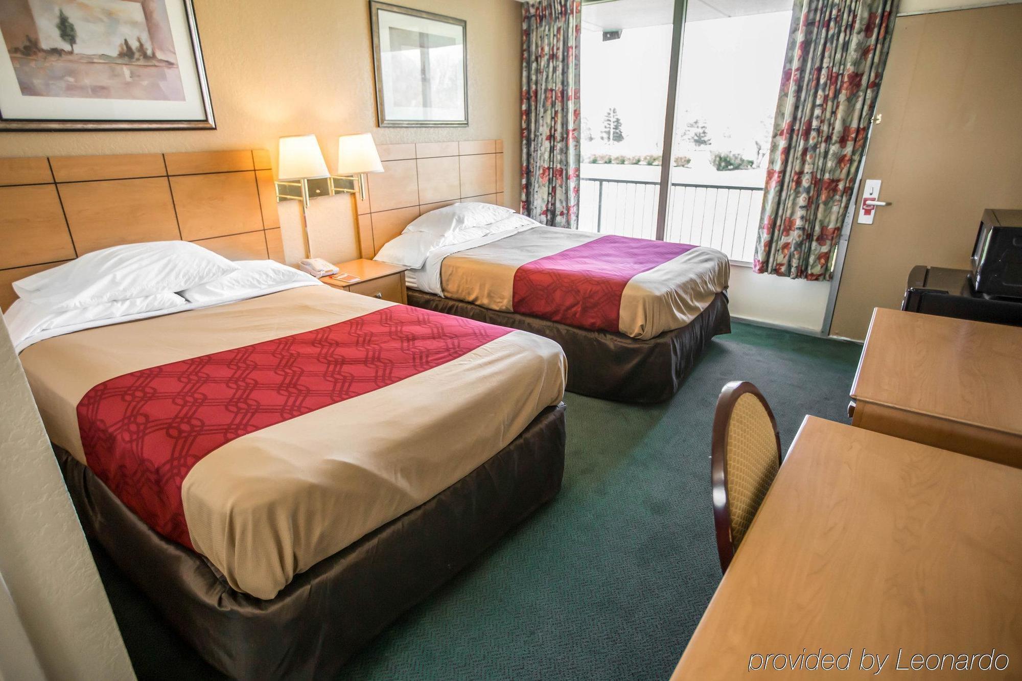 Econo Lodge Shorewood Eksteriør bilde