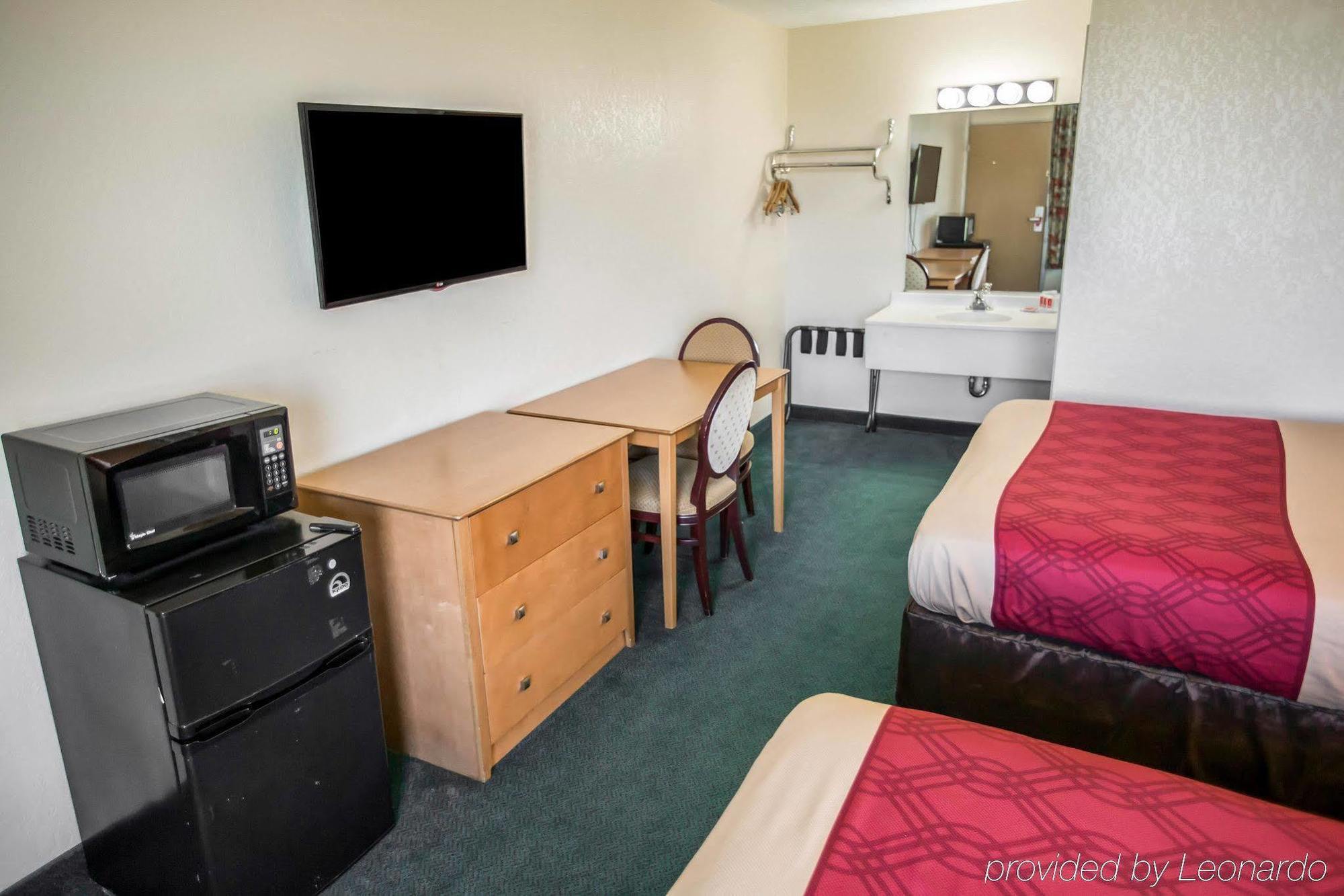 Econo Lodge Shorewood Eksteriør bilde