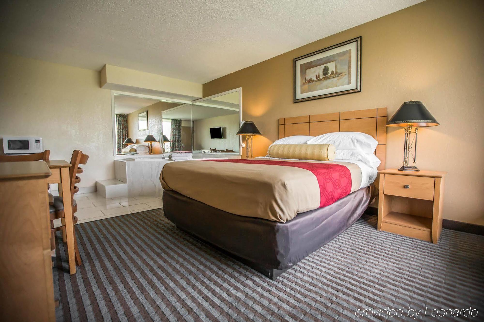 Econo Lodge Shorewood Eksteriør bilde