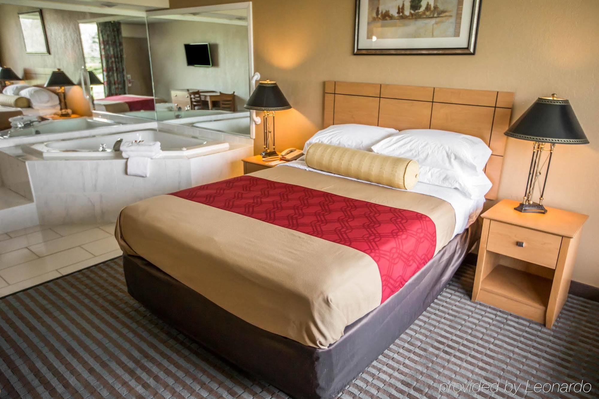 Econo Lodge Shorewood Eksteriør bilde
