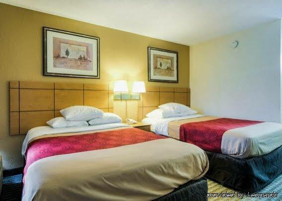 Econo Lodge Shorewood Eksteriør bilde