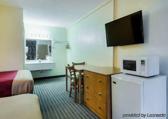 Econo Lodge Shorewood Eksteriør bilde